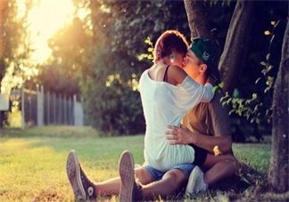 接吻高技巧玩法 接吻日一定要會(huì)