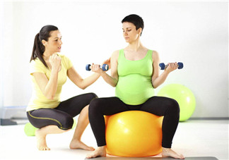 9個月雙胞胎媽堅持健身成網(wǎng)紅 孕期運動有哪些