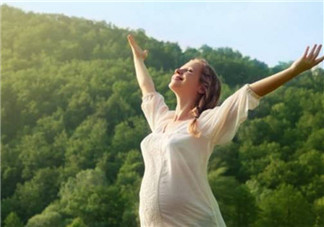 孕婦曬太陽的最佳時間 孕婦曬太陽的最佳位置(曬肚子)