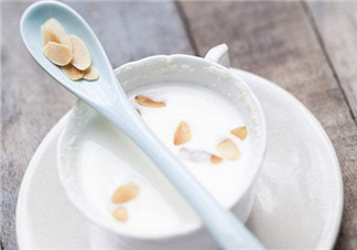哺乳期喝杏仁奶好處多  美容養(yǎng)顏還補鈣