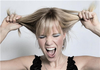 產(chǎn)后掉發(fā)嚴重怎么辦  產(chǎn)后掉發(fā)如何正確預(yù)防