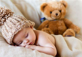 新生兒晚上到底可不可以開燈睡覺？如何引導寶寶關燈睡覺