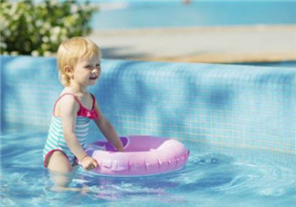 2017夏季寶寶游泳水溫多少合適 嬰兒游泳水溫過高會(huì)怎么樣