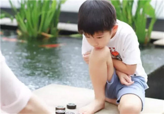 孩子學(xué)下棋的最佳年齡 孩子學(xué)象棋圍棋國際象棋哪種好