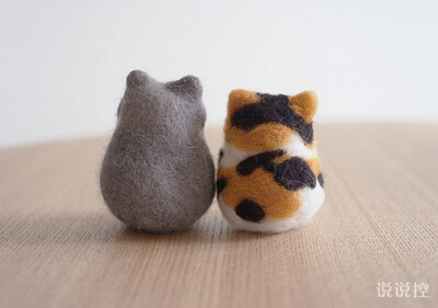 逗比說說帶圖片：太久沒牽手了，連拿個(gè)泡椒鳳爪都覺得溫柔