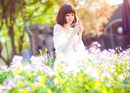 QQ逗比說說帶圖片：誰特么告訴我諾基亞能砸核桃，現(xiàn)在黑屏了