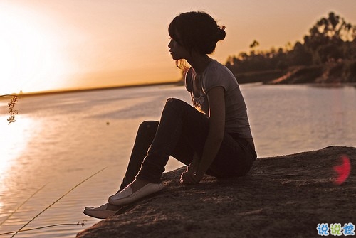 送給孤獨(dú)的自己的傷感說(shuō)說(shuō)配圖 看完想哭的傷感說(shuō)說(shuō)6