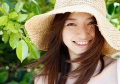 感悟人生的說(shuō)說(shuō)帶圖片：流過(guò)淚的眼睛更明亮，滴過(guò)血的心靈更堅(jiān)強(qiáng)