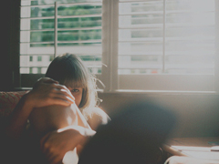 2018最精辟最火的愛情說(shuō)說(shuō)配圖 關(guān)于愛情的經(jīng)典哲理說(shuō)說(shuō)