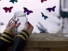 帶圖片的傷感說說：枕邊人不是心上人，心上人只是夢中人