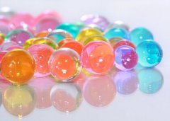 傷感圖片說(shuō)說(shuō)：我愛(ài)你十年如一日沉淀，放手給你所有碧海藍(lán)天